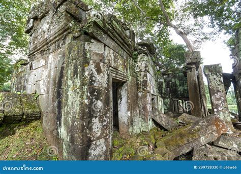 Koh Ker Temple Complex, Angkor, Cambodia, Asia Stock Photo - Image of ...