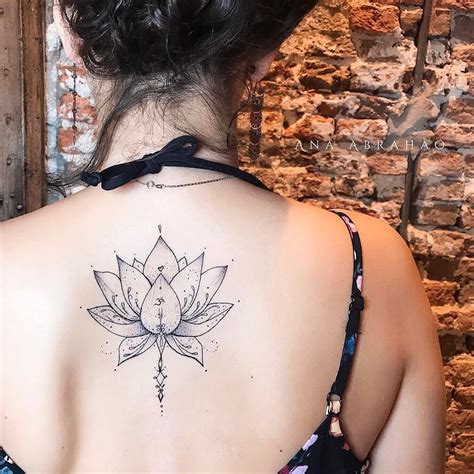 Tatuaje: Flor de loto por Ana Abrahão - Tatuajes para Mujeres