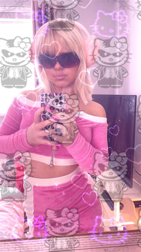 2000’s mcbling y2k | Pink tumblr aesthetic, Themed outfits, Early 2000s fashion