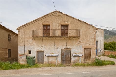 File:Casa abandonada, Paracuellos, España 2012-05-19, DD 01.JPG - Wikimedia Commons