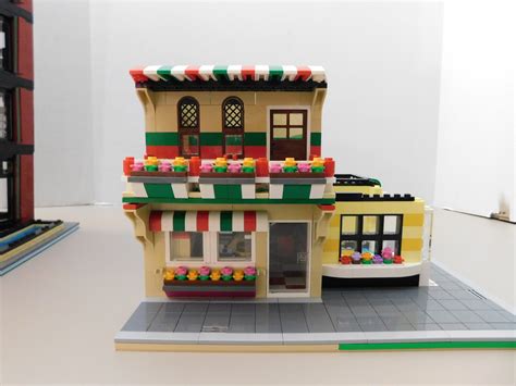 Modular Pizza Parlor - Still a work in progress : lego