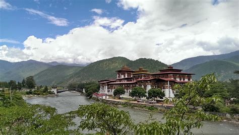 Bhutan Images > See original photos & gallery of Bhutan