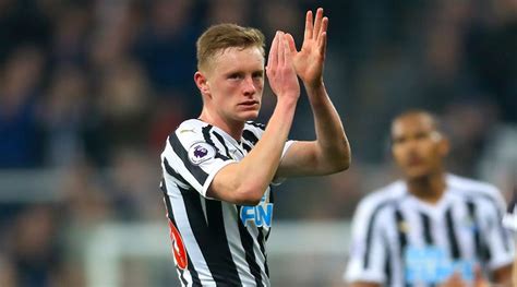 Sean Longstaff injury: Newcastle midfielder to consult specialist over knee problem | FourFourTwo