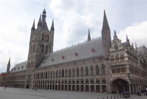 Double Subject Orientation? The In Flanders Fields Museum - Public ...