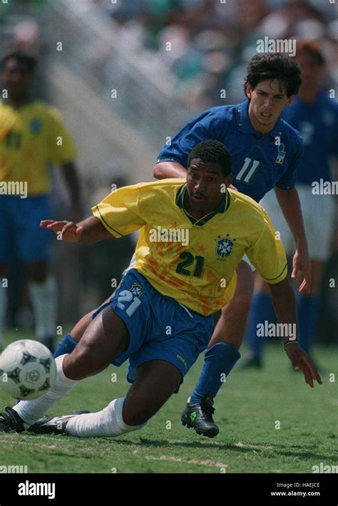 VIOLA & ALBERTINI BRAZIL V ITALY WORLD CUP FINAL 17 July 1994 Stock Photo - Alamy