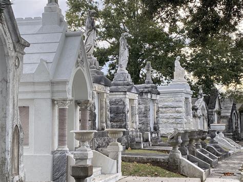 Metairie Cemetery, New Orleans LA : r/CemeteryPorn