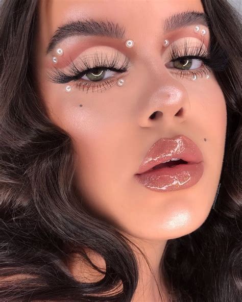 makeup in 2020 | Rhinestone makeup, Artistry makeup, Pretty makeup