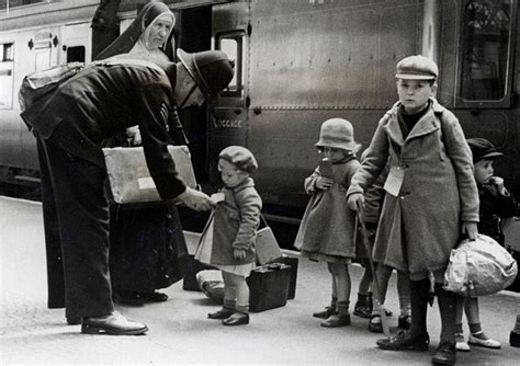 Two thousand WW2 children evacuees reunite 70 years later | Daily Mail ...