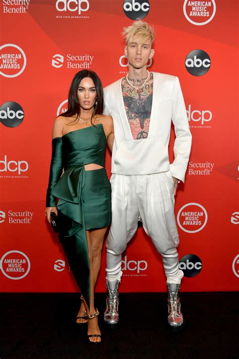 "El pistolero": Megan Fox exibe nova tatuagem em homenagem ao namorado Machine Gun Kelly - Vogue ...