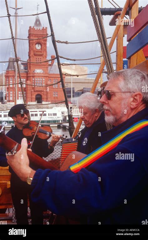 Sea Shanty Singers Cardiff Harbour Festival Cardiff Bay South Wales Stock Photo: 2542793 - Alamy