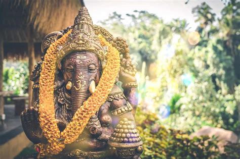 15 Powerful Ganesha Mantra For Removing Obstacles