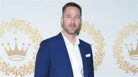 5 Perfect Luke Macfarlane Hallmark Movies For A Girls' Night In