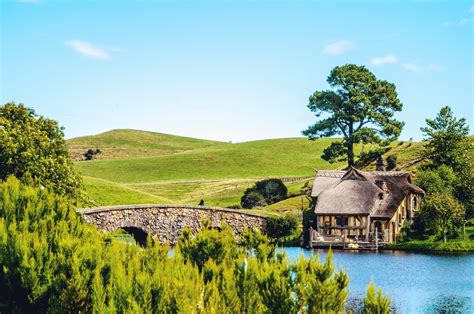 Visiting Hobbiton, the hobbit village in New Zealand - our tips & review