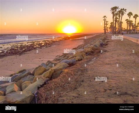 Sunset at the beach in Ventura, California Stock Photo - Alamy