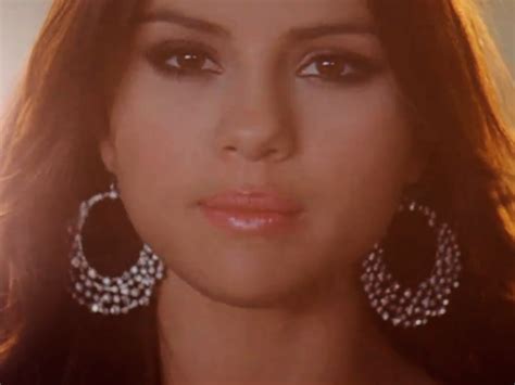 Selena Gomez - Who Says - Watch YouTube Music