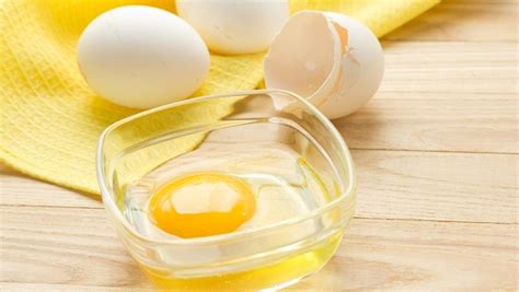 Egg yolk face mask recipe: 15 easy and simple solutions