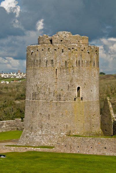 Pembroke Castle | History & Beautiful Photos