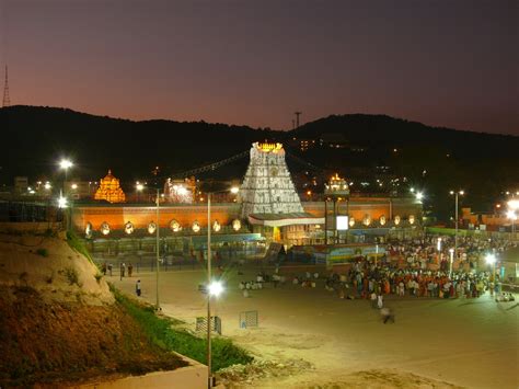 HD WALLPAPERS - HINDU GOD - FREE IMAGES - PHOTO DOWNLOAD: Tirupati Balaji Temple Night View