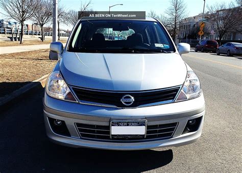 Nissan versa 2010 four door