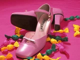 Karaoke In These Shoes? - Video with Lyrics - Kirsty MacColl