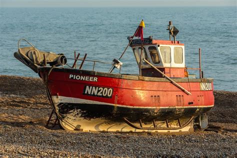 Fishing Boat NN200, Hastings Beach (With images) | Boat, Hastings beach, Fishing boats