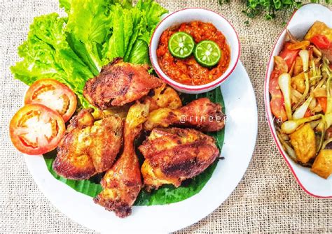 Resep Ayam goreng bumbu kuning khas sunda oleh Rinee Pradhitya - Cookpad