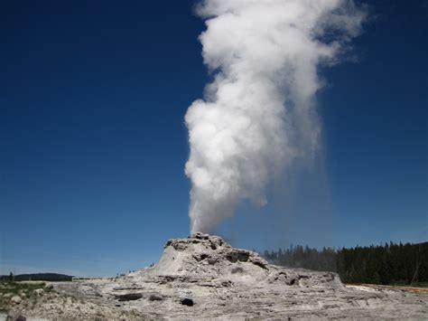 Castle Geyser eruption (12.50 PM on, 1 June 2013) 215 | Flickr