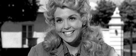 'The Beverly Hillbillies' Star Donna Douglas Dies - ABC News