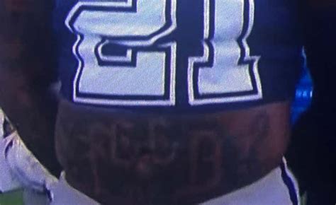 Ezekiel Elliott's "FEED ME" Belly Tattoo Is A Mood | Barstool Sports