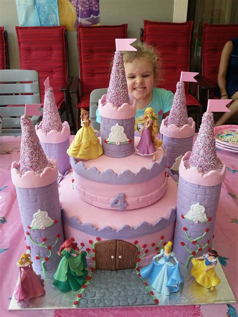 Disney princess castle cake | Princess birthday cake, Disney princess ...