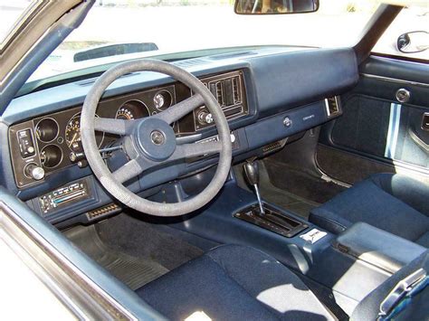 Descubrir 59+ imagen 1980 chevrolet camaro interior - Abzlocal.mx