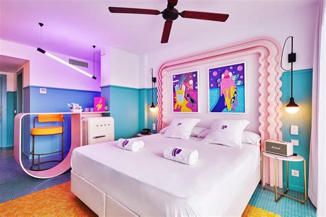Hotel Ibiza, Neon Bedroom, Bedroom Decor, Home Deco, Dream Home Design, House Design, 80s Room ...