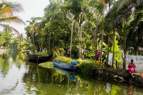 Life In The Backwaters Of Alleppey, Kerala | FootLoose Dev