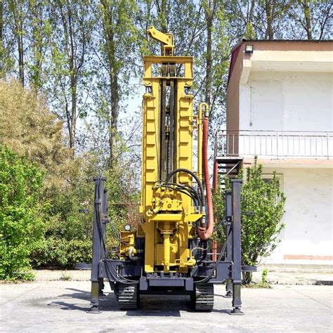 Hot Sell 260m Pneumatic Borehole Drilling Rig Machine with Chassis Rubber Track - China Borehole ...