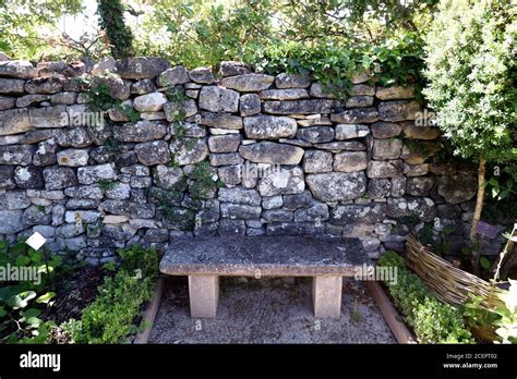 Dry stone wall garden hi-res stock photography and images - Alamy