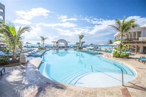 Wyndham Alltra Cancun All Inclusive Resort | Classic Vacations