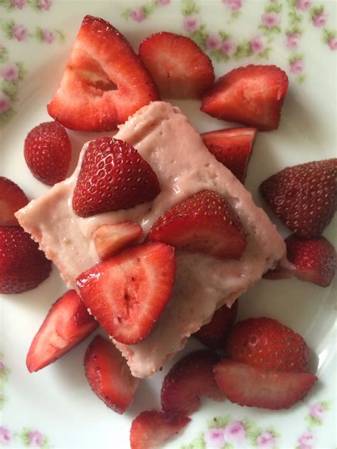 two happy bellies.: strawberry cake with strawberry cream cheese glaze.