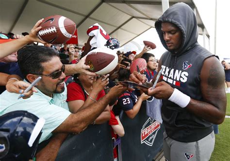 Texans' Deshaun Watson donates hundreds of meals to Houston hospitality ...