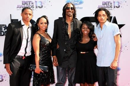 Snoop Dogg Joined By His Family For SKIMS Holiday Campaign 2022 ...