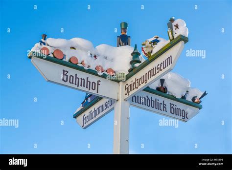 Signpost, indication for sights, Seiffen, Ore Mountains, Saxony ...