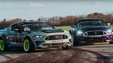 RTR’s Formula Drift 2018 Ford Mustangs can drift on three wheels