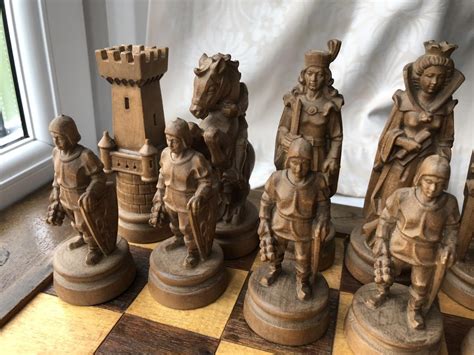 “Knight’s Wood Carved” Chess Set – Chess Collecting