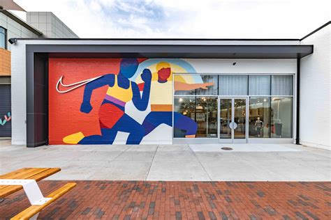 Nike by Chestnut Hill. Chestnut Hill, USA. Nike.com PL