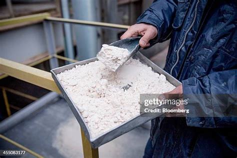 17 Alumina Powder Stock Photos, High-Res Pictures, and Images - Getty ...