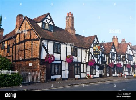 Kings Arms pub in Amersham, featured in the film 'Four Weddings and a ...