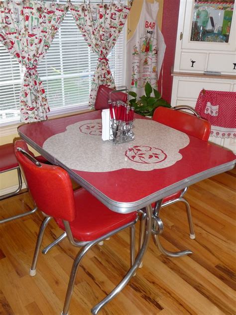 Red Diner table 2 | Vintage house, Vintage kitchen, Retro kitchen