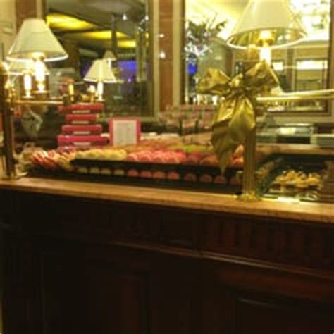 Carette - Les fabuleux macarons - Paris, France