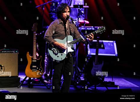 Daryl Hall and John Oates perform in Concert Stock Photo - Alamy