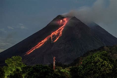 10 Oldest Active Volcanoes in the World - Oldest.org