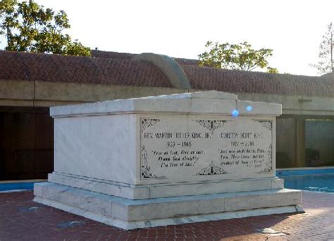 MLK grave - Picture of Martin Luther King Jr. National Historic Site ...